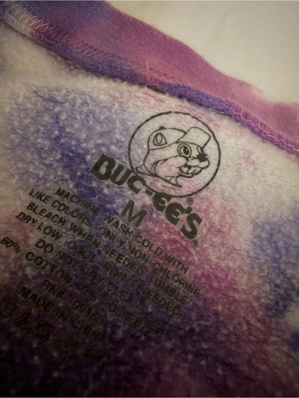 Buc-ees Adult Beaver Logo Pullover Crewneck Sweatshirt Purple Tie Dye - Picture 3 of 7